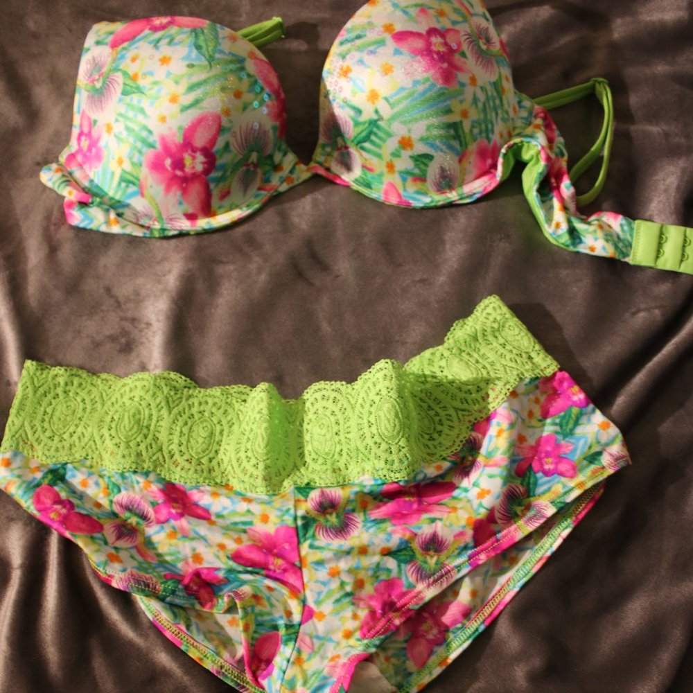 Very Sexy - push up 32c and Medium cheeky panty